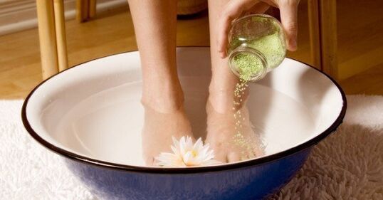 Foot bath against toe fungus