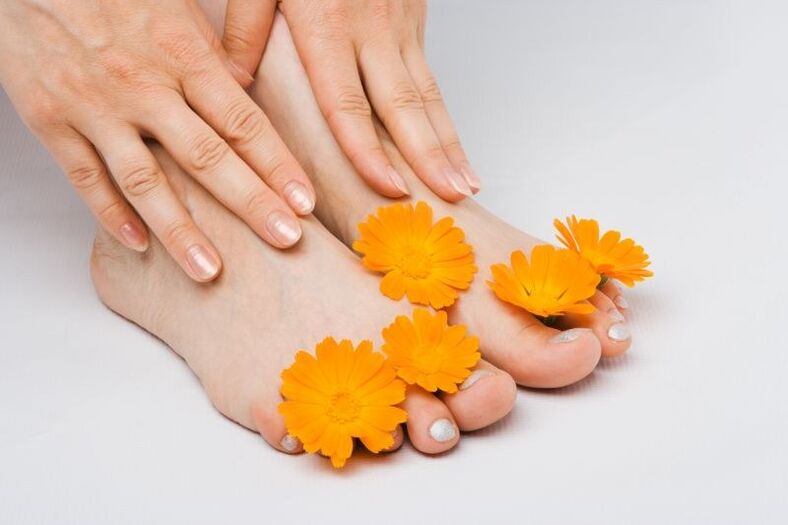 Marigold flowers against toenail fungus