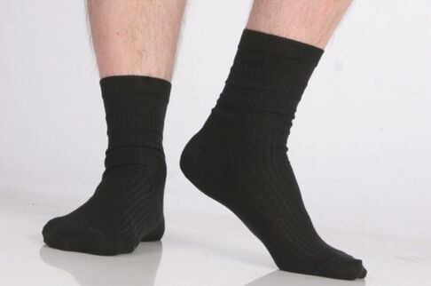 Walking in socks with toenail fungus