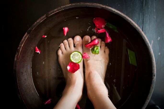 Foot bath against nail fungus