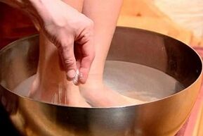 Foot bath for fungus on the toes