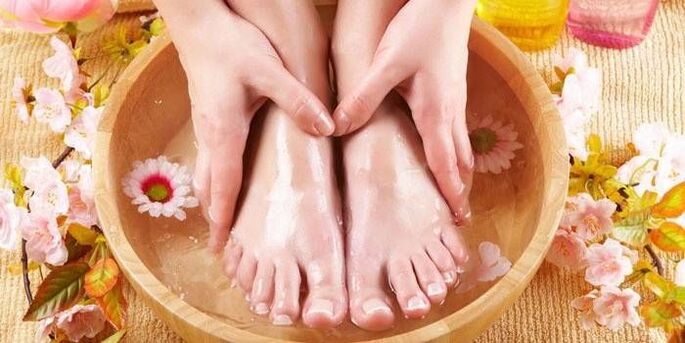 Effect of baths against nail fungus
