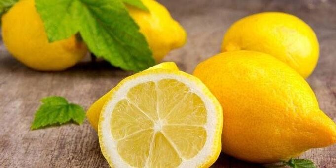 Lemon against nail fungus